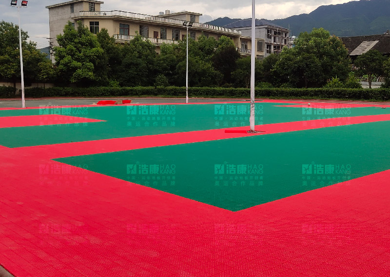 湖南娄底娄底槎溪镇中学篮球场