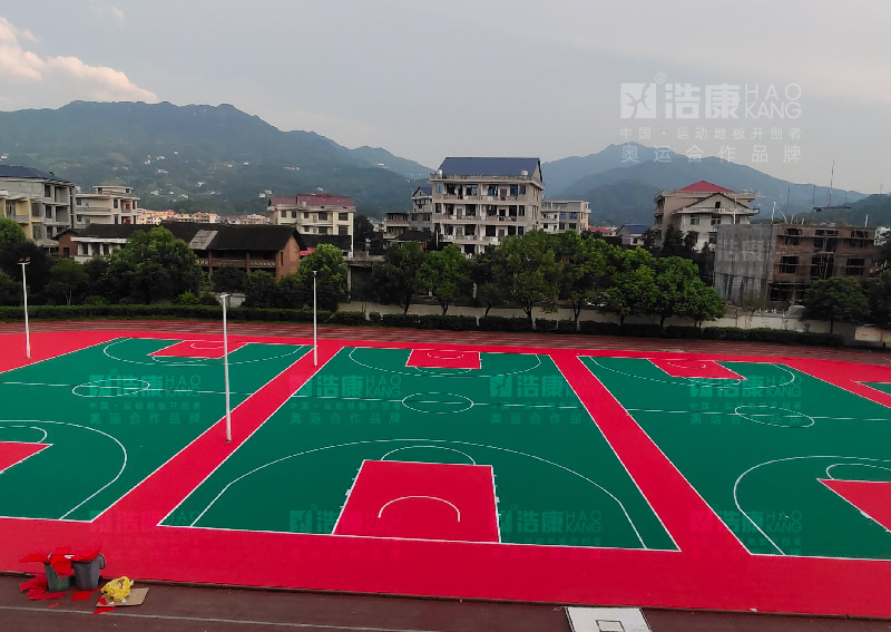 湖南娄底娄底槎溪镇中学篮球场